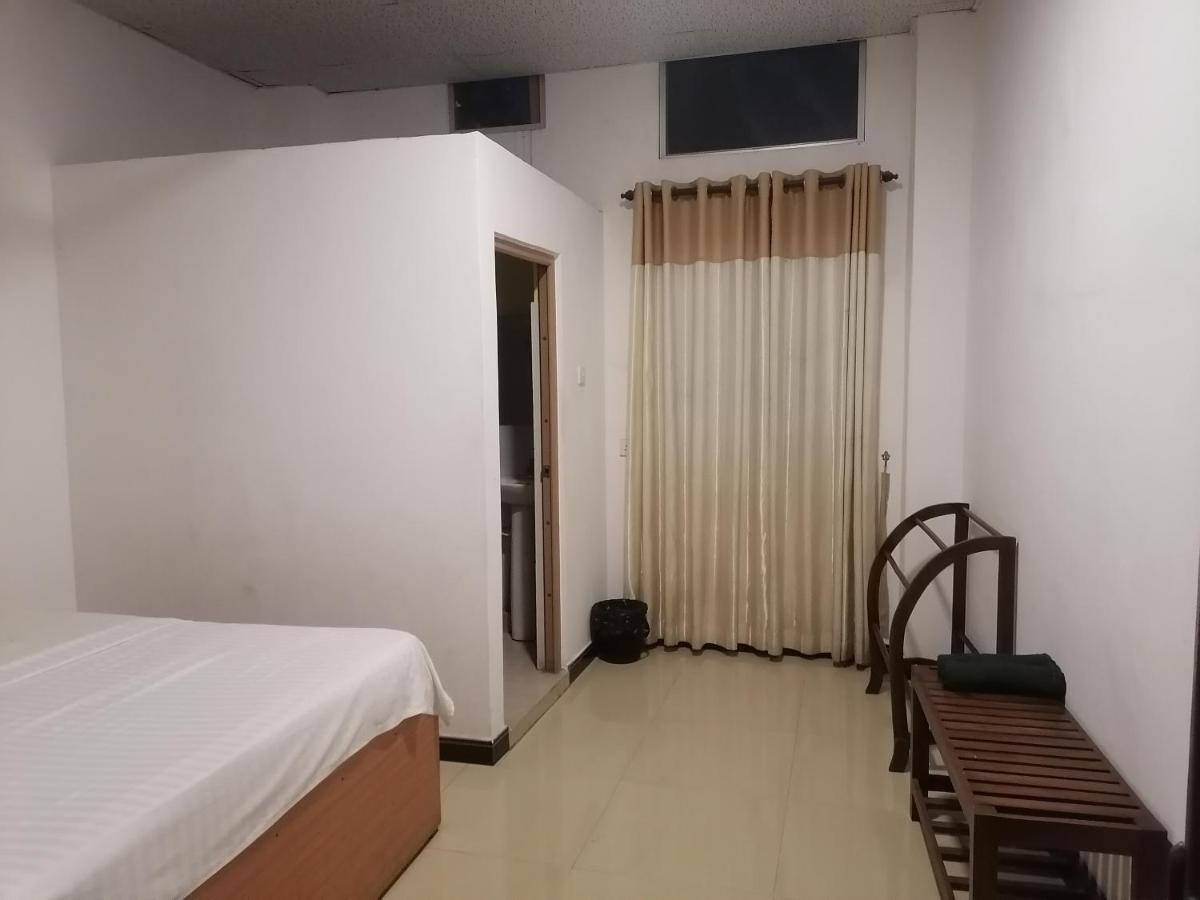 Ambula Food Court Hotel Anuradhapura Exterior foto