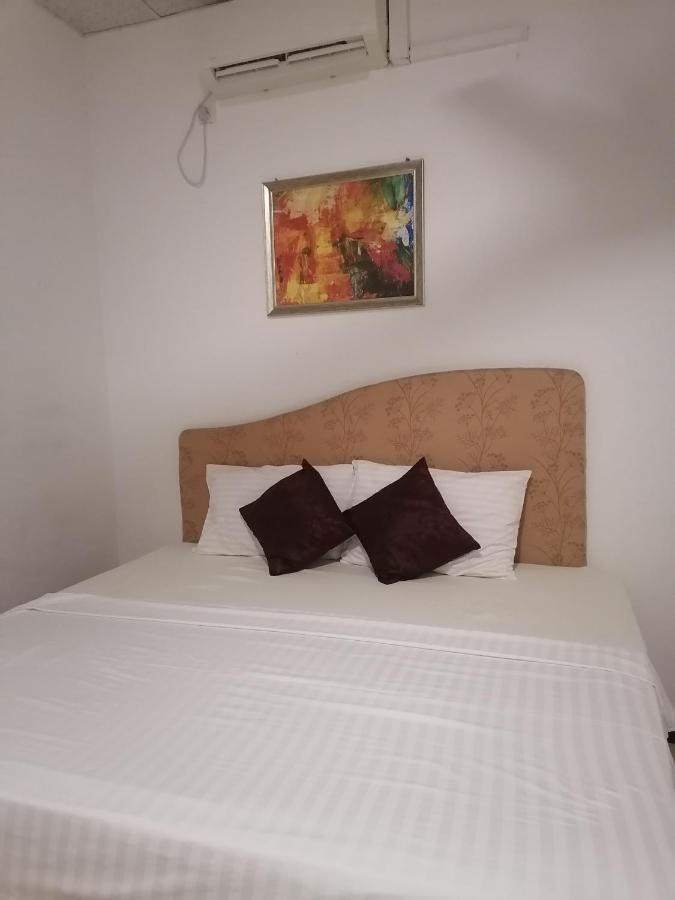 Ambula Food Court Hotel Anuradhapura Exterior foto